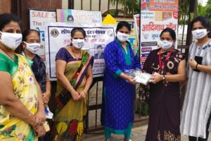 Jawahar Foundation members distributing Masks in Ward 52