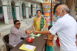 Dr. Mustaq Ahmed doing Token Seva